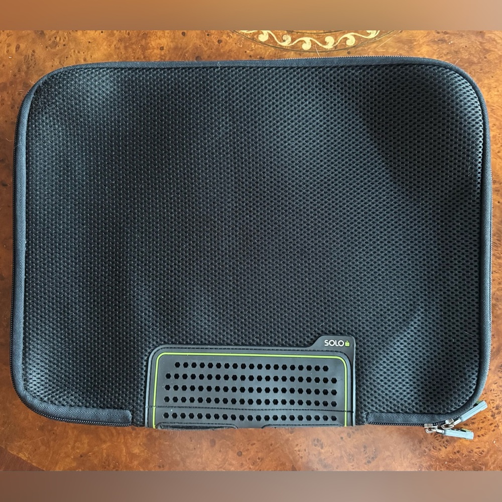 Solo Padded Laptop Cover
